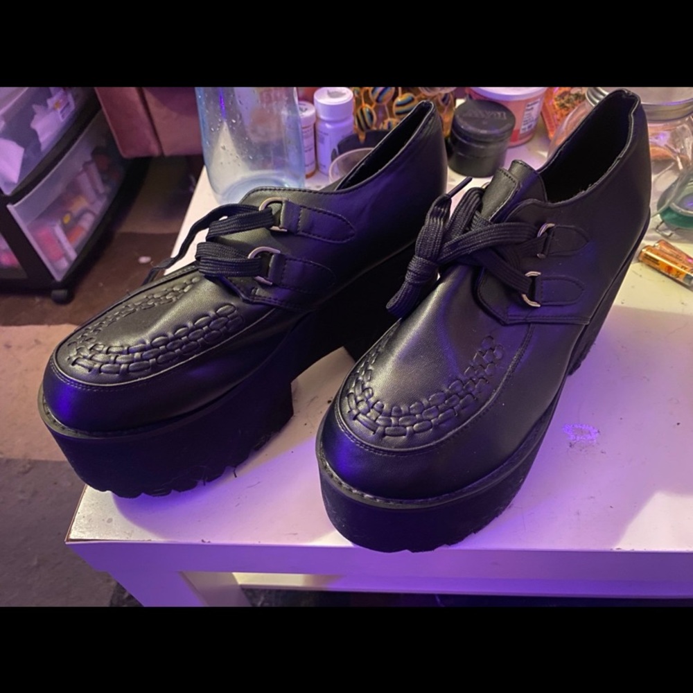 Hot topic platforms
